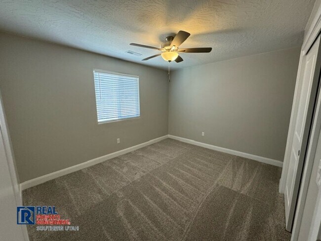 Building Photo - River Trail Townhome
