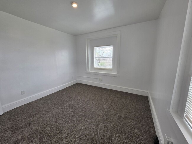 Building Photo - 609 Fremont Ave