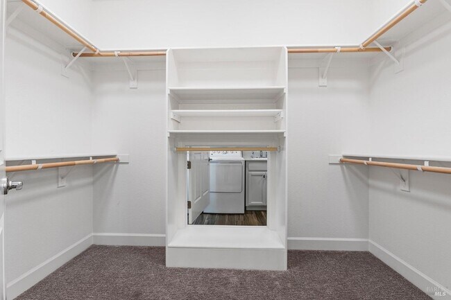 Building Photo - 343 Silver Ridge Dr