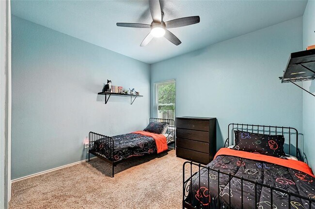 Building Photo - 808 N Creek Blvd