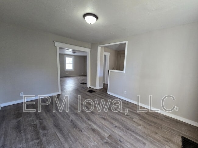 Building Photo - 109 Summit Ave