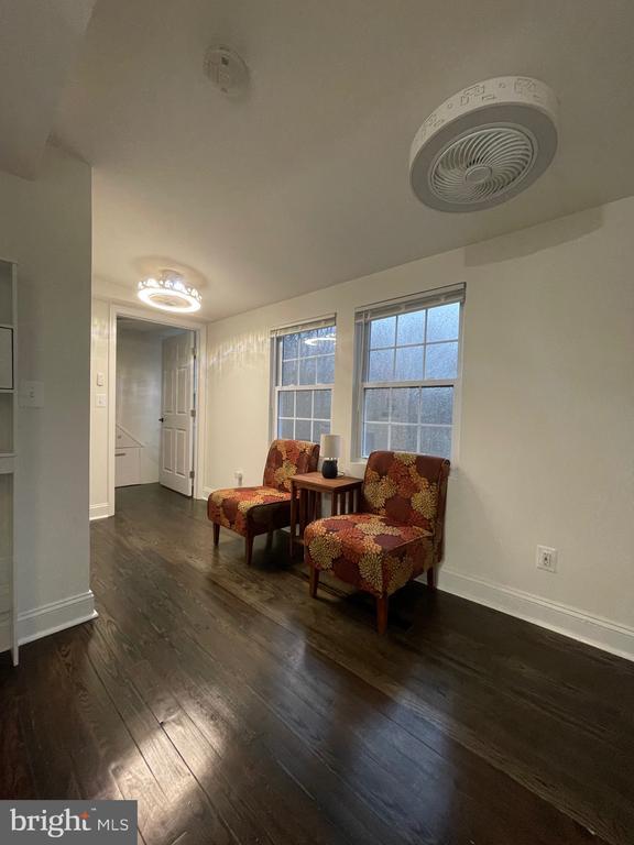 Building Photo - 420 Woodford St