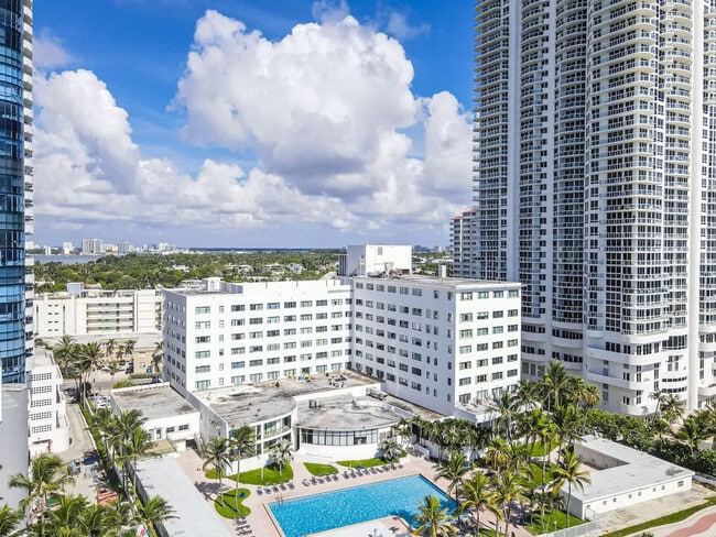 Building Photo - 6345 Collins Ave