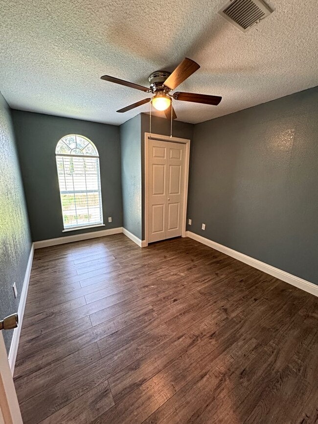 Building Photo - 2312 Lisa Ln