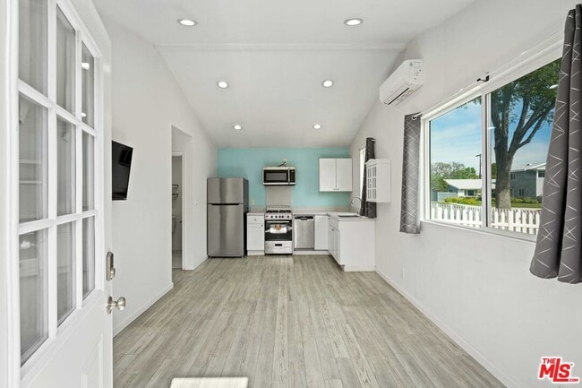 Building Photo - 6723 Sheltondale Ave