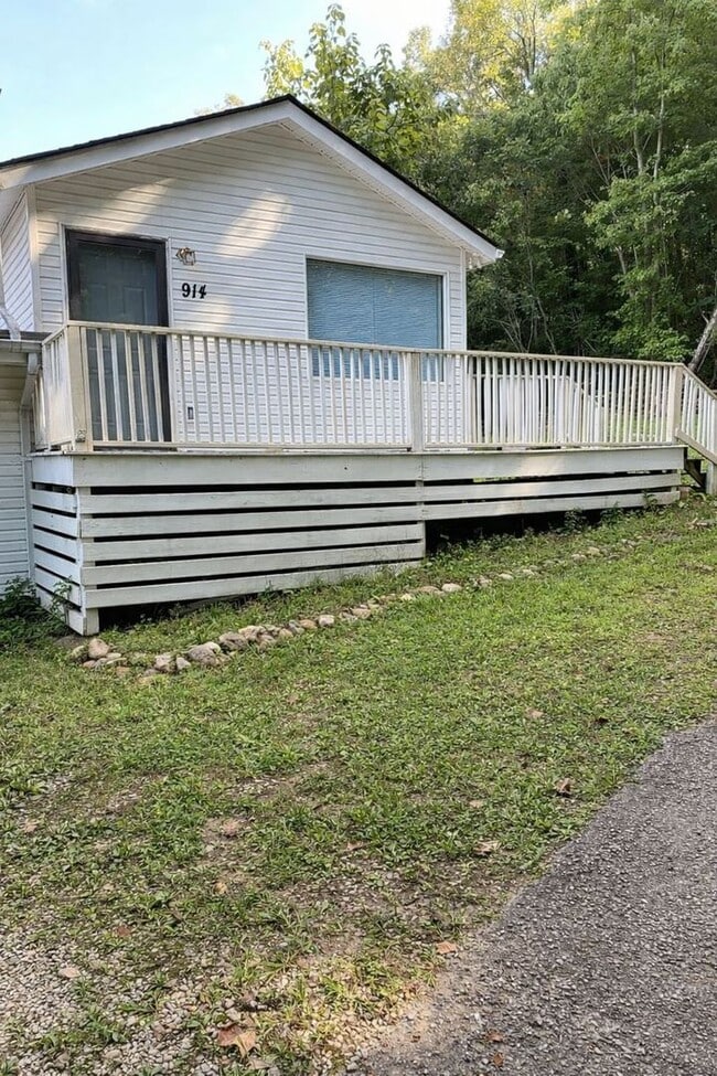 Building Photo - 912 -914 N Church St