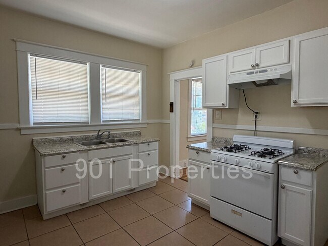 Building Photo - 1055 S Cox St