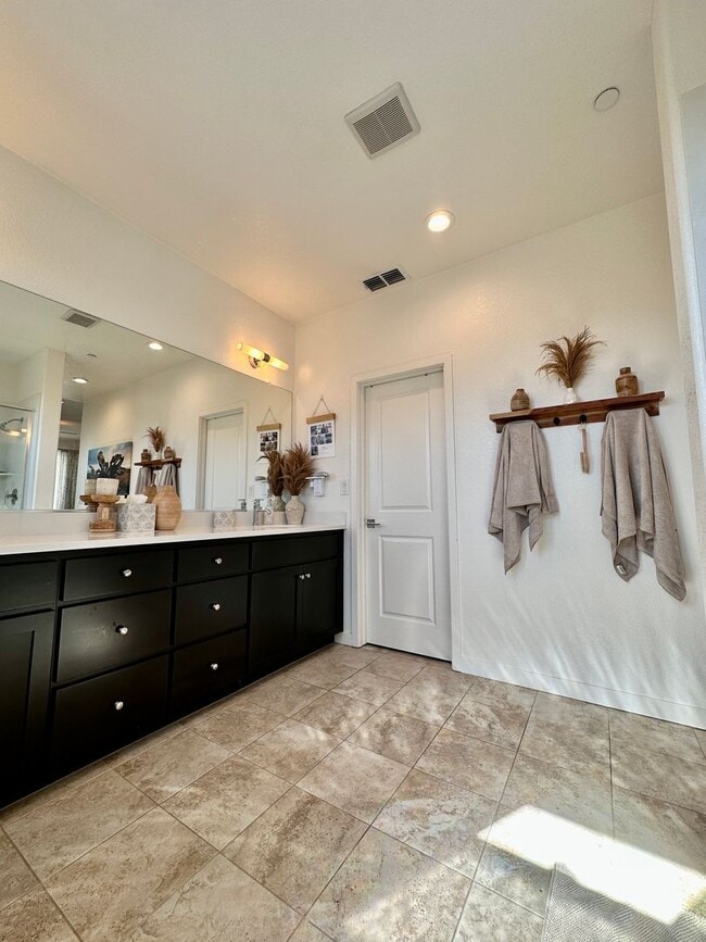 Building Photo - North Natomas Home