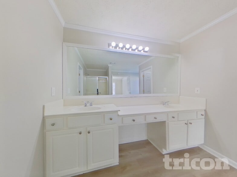 Building Photo - 1560 Highland Farm Dr