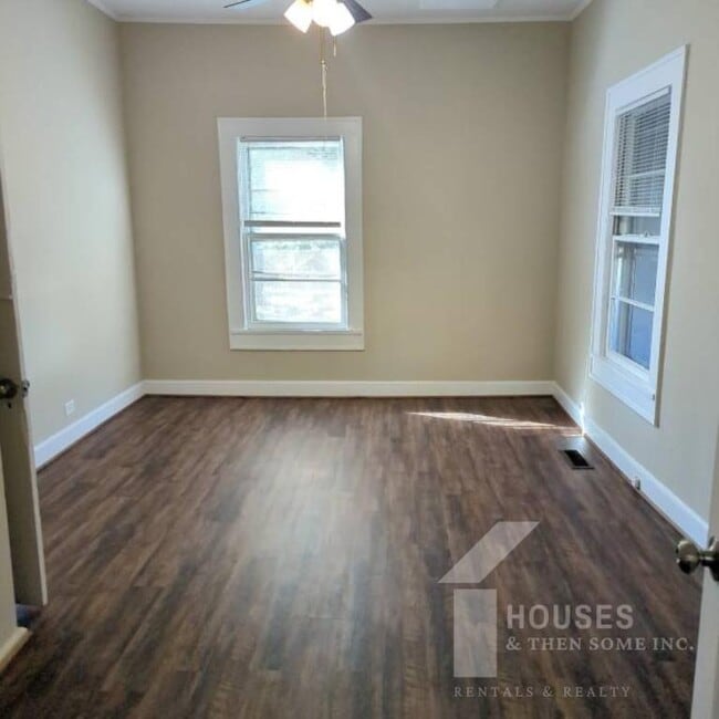 Building Photo - 18 21st St