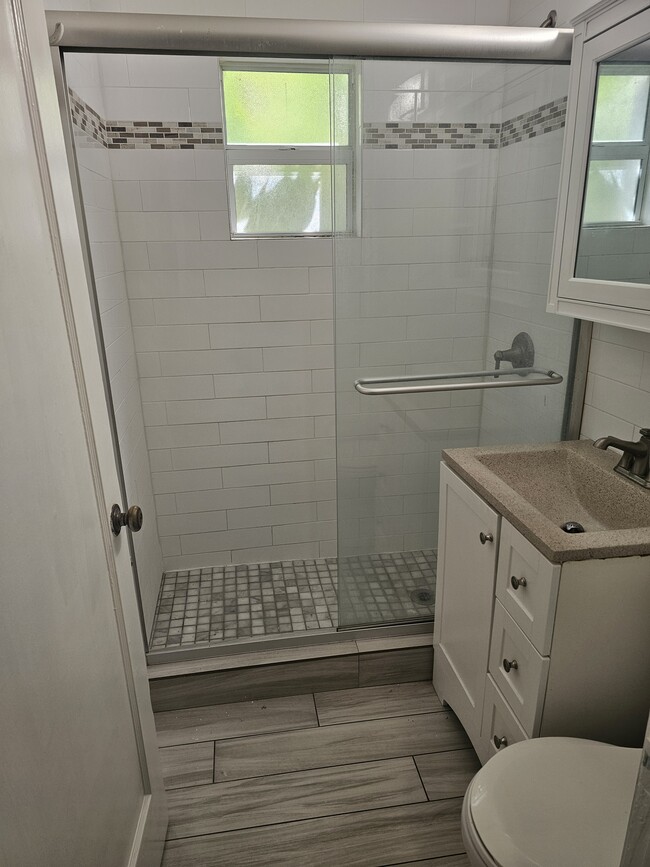 Building Photo - 300 Arizona St