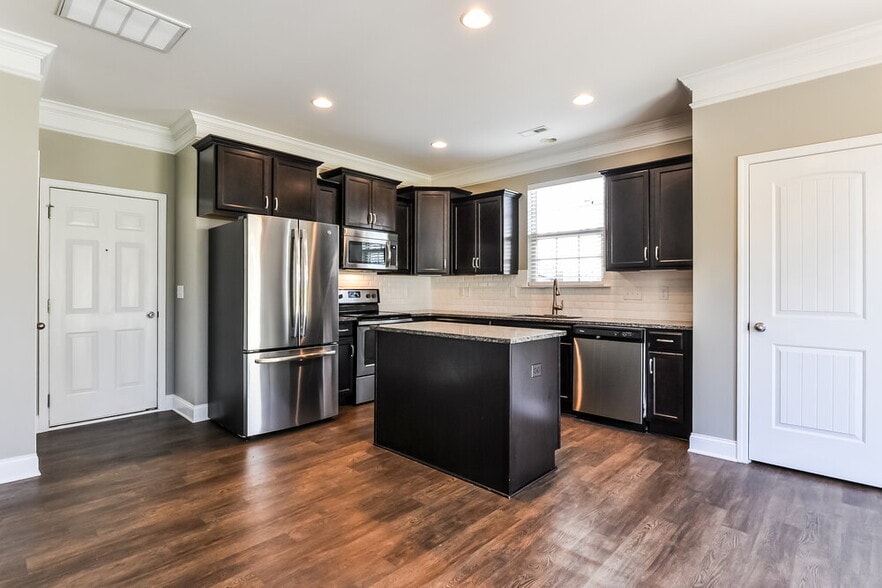Building Photo - 168 Outwater Ridge Dr