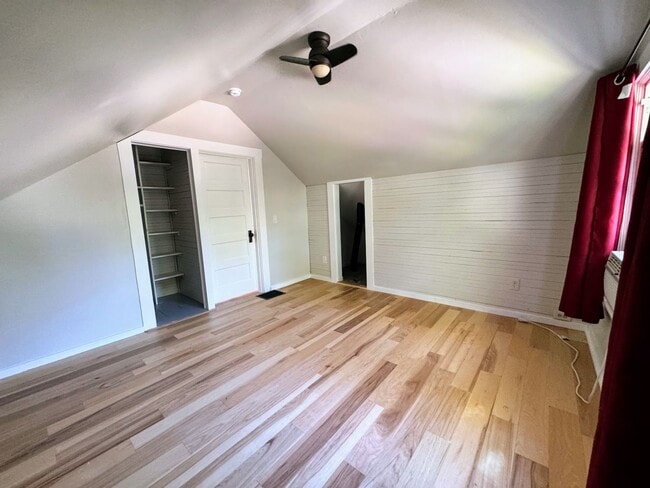 Building Photo - Beautiful 4+ Bed, 3 Bath Crafstman Home with Fenced Yard near St. Johns