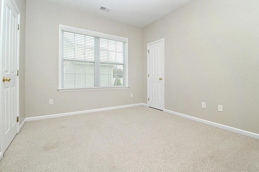 Building Photo - 111 Amaranth Ave