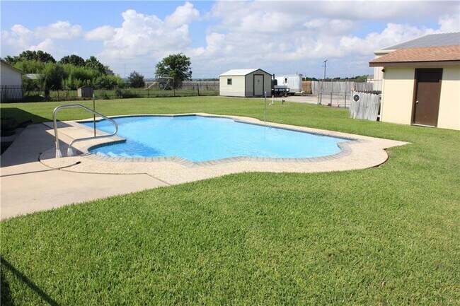 Building Photo - 6 Fairview Dr