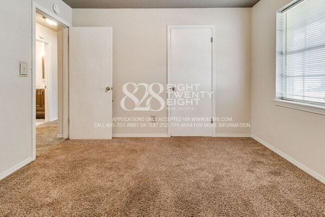 Building Photo - 3 Bedroom/1 Bath Single Family Home Just M...