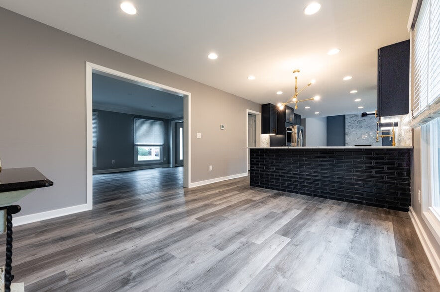 Building Photo - 111 Belmont Dr