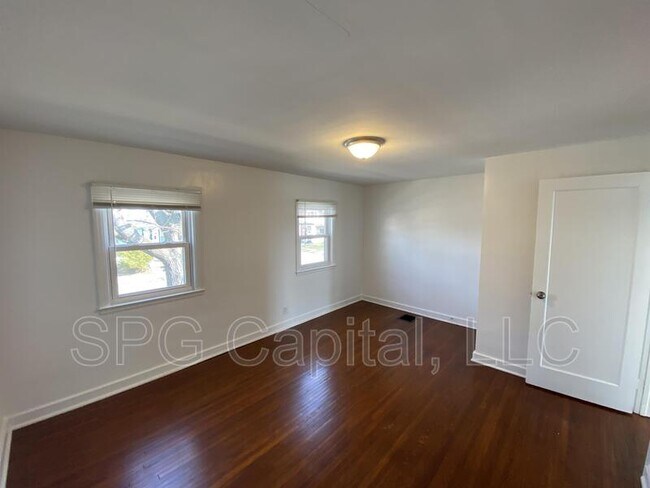 Building Photo - 2529 Derry St