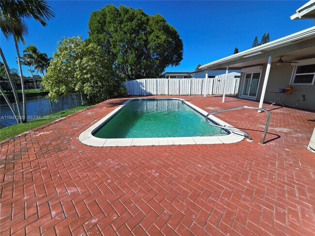 Building Photo - 9110 NW 24th Pl