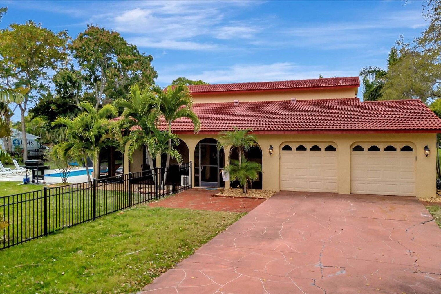 Building Photo - 612 Montezuma Dr