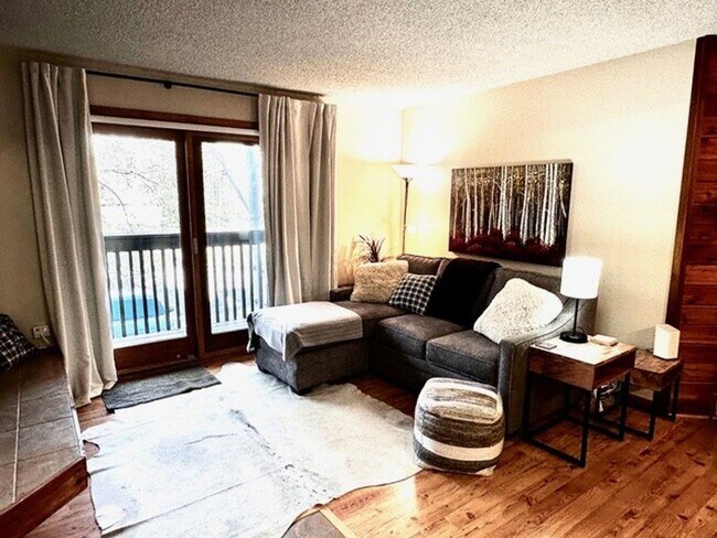 Building Photo - Long Term Rental- 549C Rainbow Village