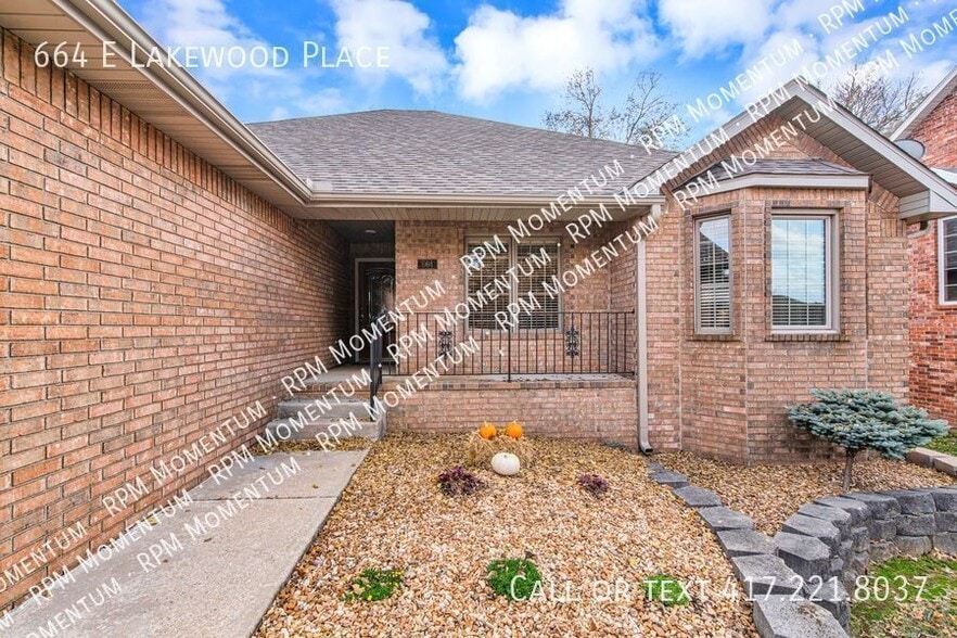 Building Photo - 664 E Lakewood St
