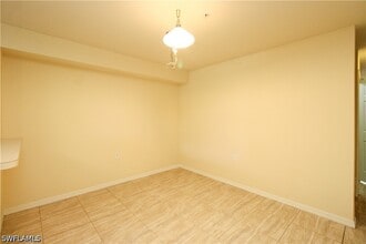 Building Photo - 9051 Gervais Cir