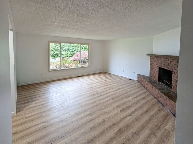 Building Photo - 2970 Phipps Ln NE