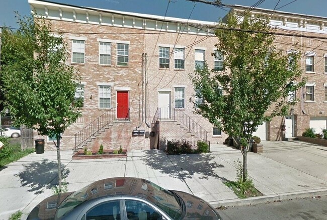 Building Photo - 197 VAN HORNE St