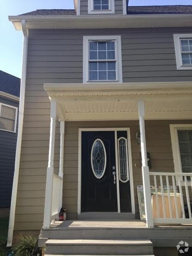 Building Photo - 3 Bedroom | 2.5 Bath Townhome Located Near...