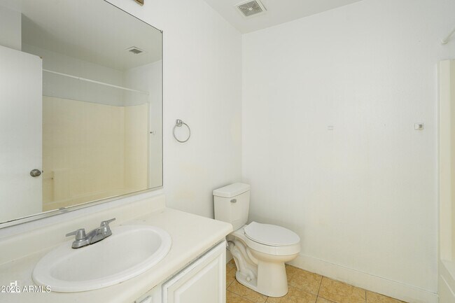 Building Photo - 11825 W Edgemont Ave