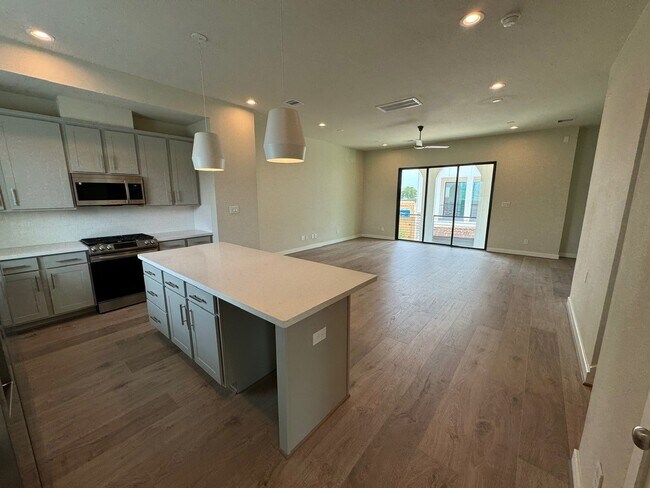 Building Photo - 3013 Hicks St