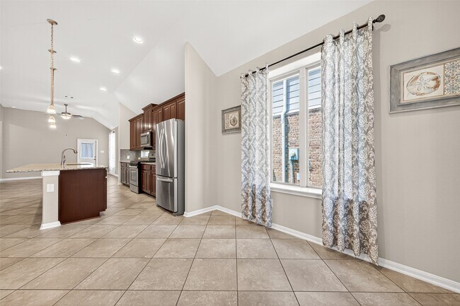 Building Photo - 24527 Royal Pike Dr