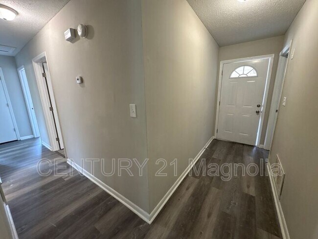 Building Photo - 2941 Rollingwood Dr