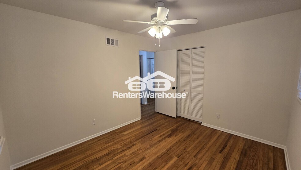 Building Photo - 1108 Greenbriar Cir