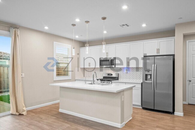 Building Photo - 572 Delicato Dr