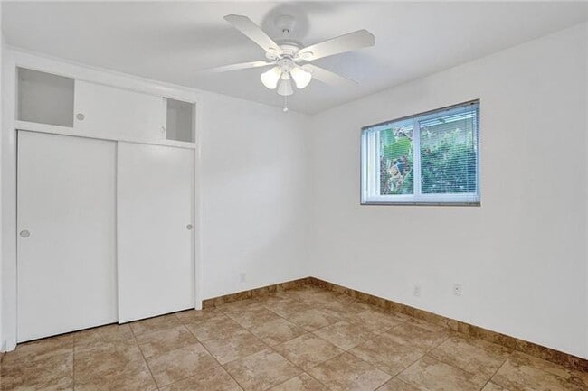 Building Photo - Charming Hollywood Home