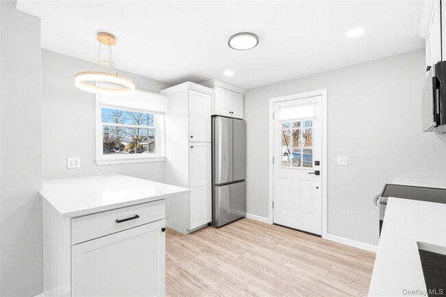 Building Photo - 78 Maple Ave