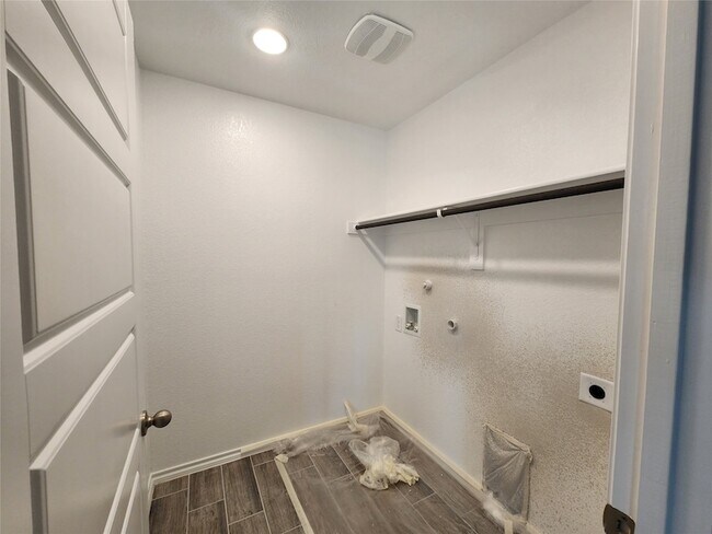 Building Photo - 355 Freestall Dr