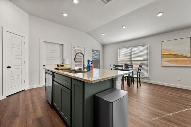 Building Photo - More Space, More Style, Welcome to 2507 Kenwood!