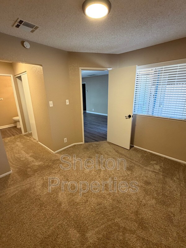 Building Photo - 501 W Tonopah Dr