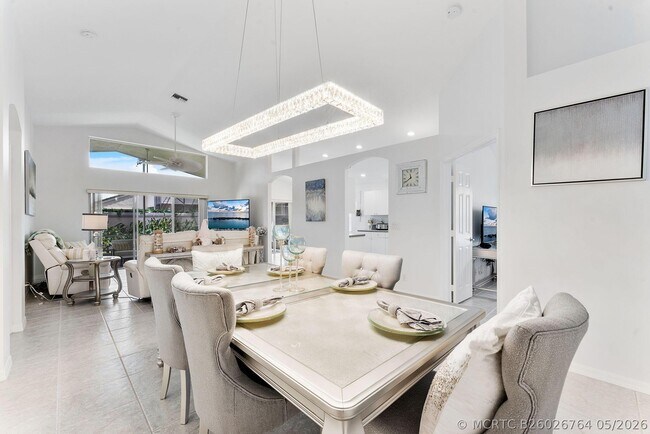 Building Photo - 6887 Viale Elizabeth