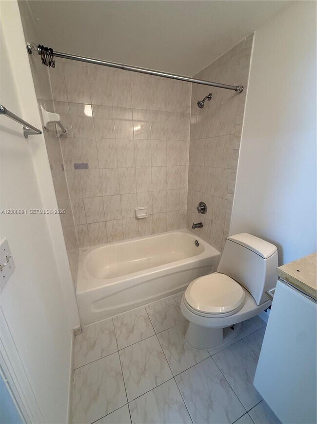 Building Photo - 119 SW 6th Ave