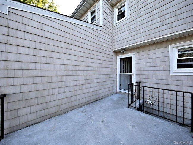 Building Photo - 33 Summit Ave