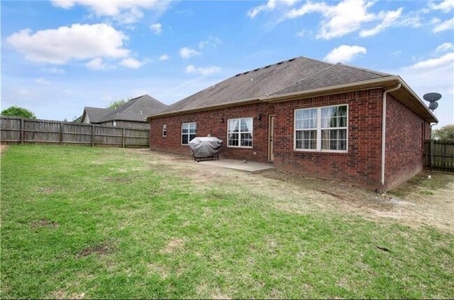 Building Photo - 4902 SW Golden Eagle Ave