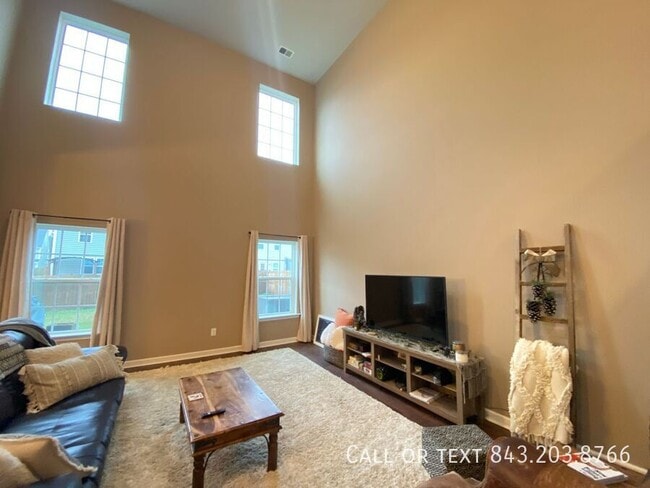 Building Photo - 219 Lazy River Ln