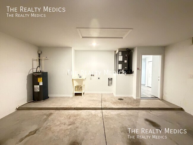 Building Photo - 13981 SW 27 Ct Rd