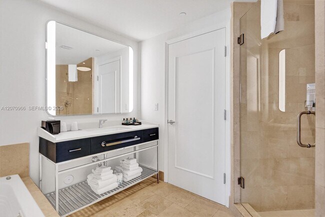 Building Photo - 4401 Collins Ave