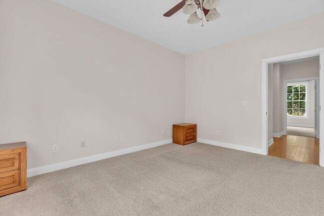 Building Photo - 210 Raven Ridge Ct