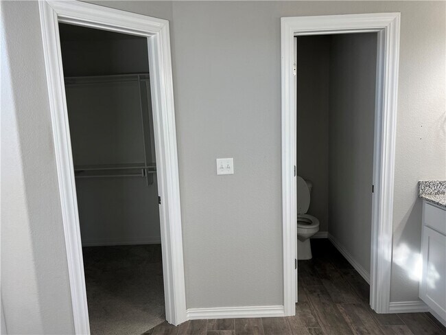 Building Photo - 1001 Tulip St